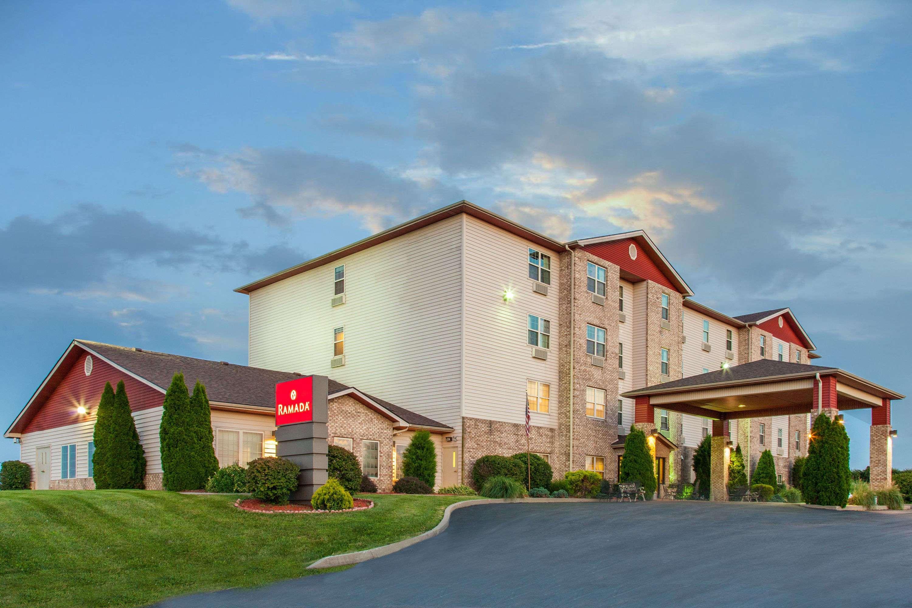 Ramada By Wyndham Sparta/At Speedway Buitenkant foto
