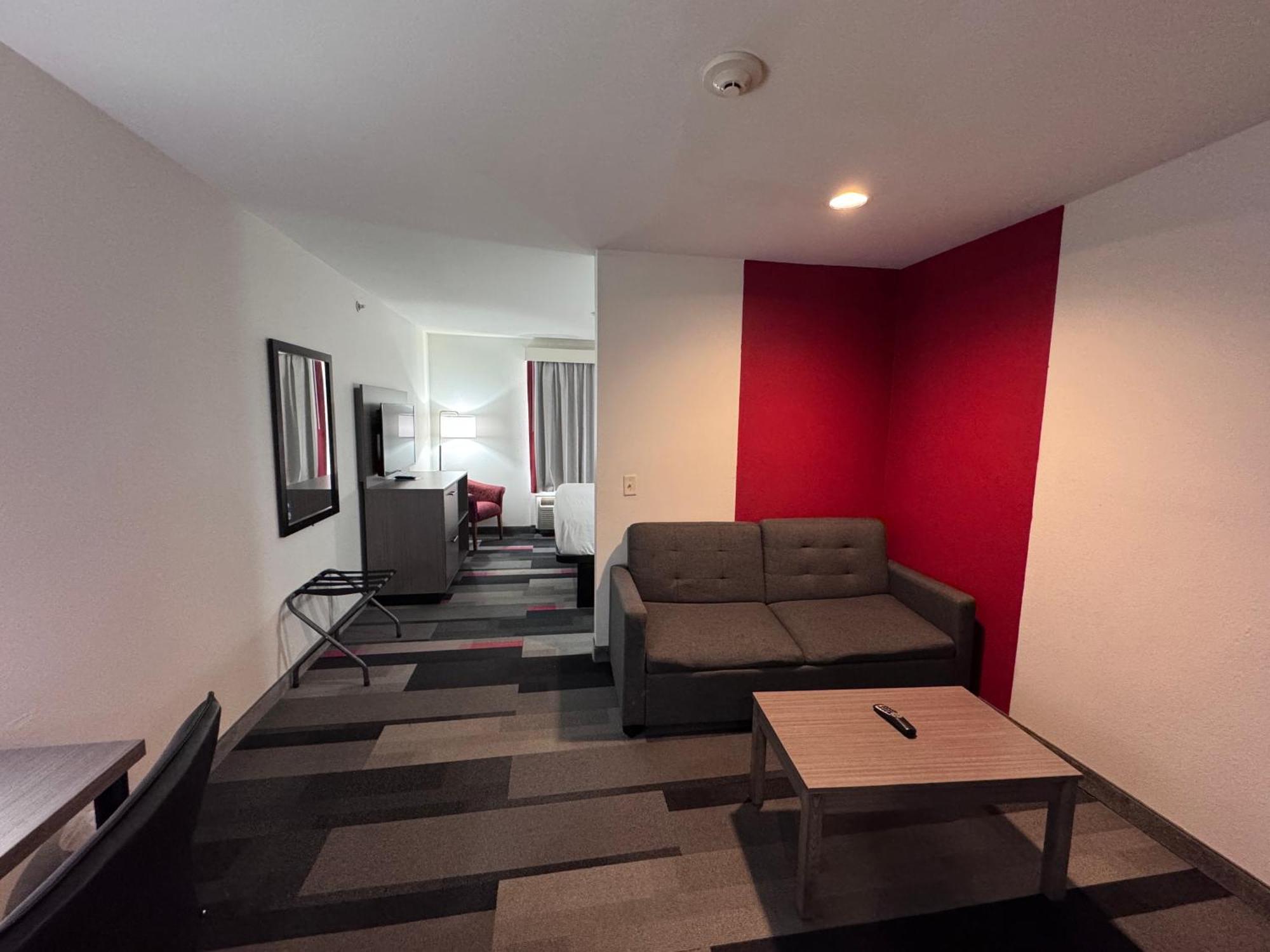 Ramada By Wyndham Sparta/At Speedway Buitenkant foto